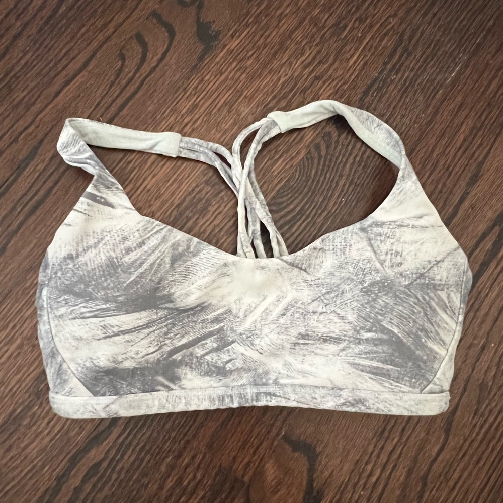 Lululemon sports bra size 4